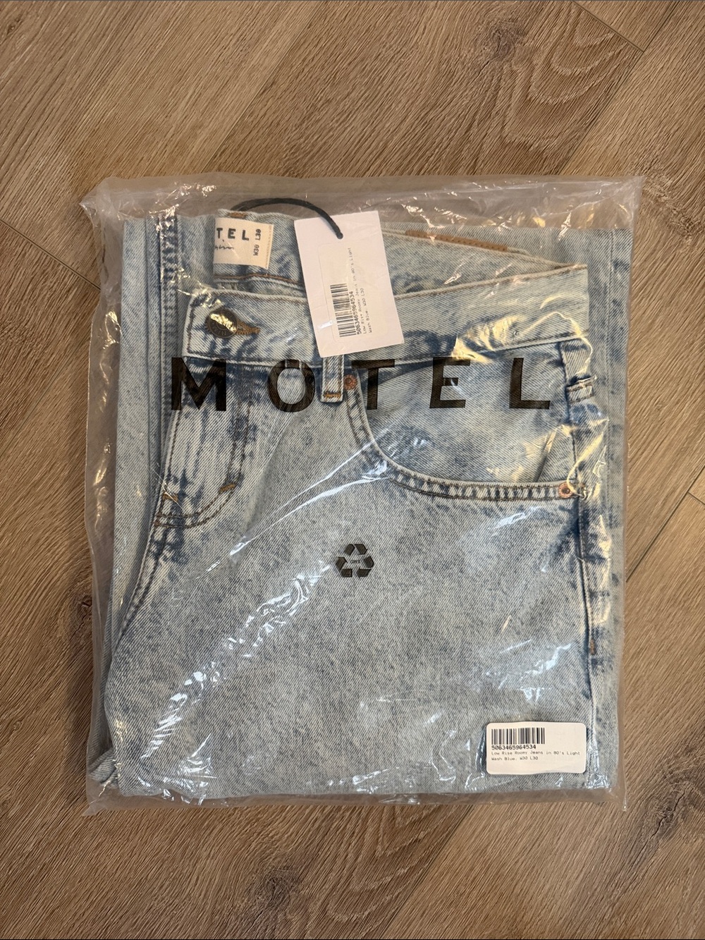 Motel - Light Wash Wide Leg Women's Jeans - Classic Comfortable Fit - Picture 2 of 3